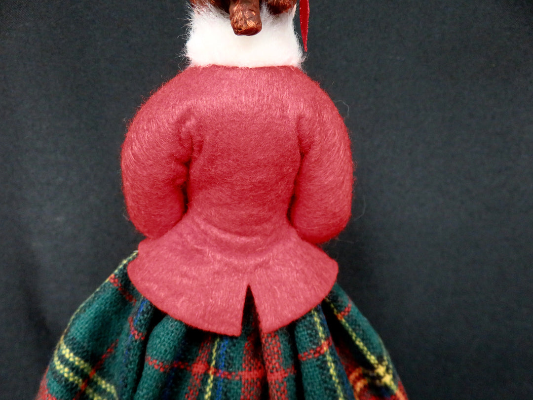 Simpich Christmas Caroler