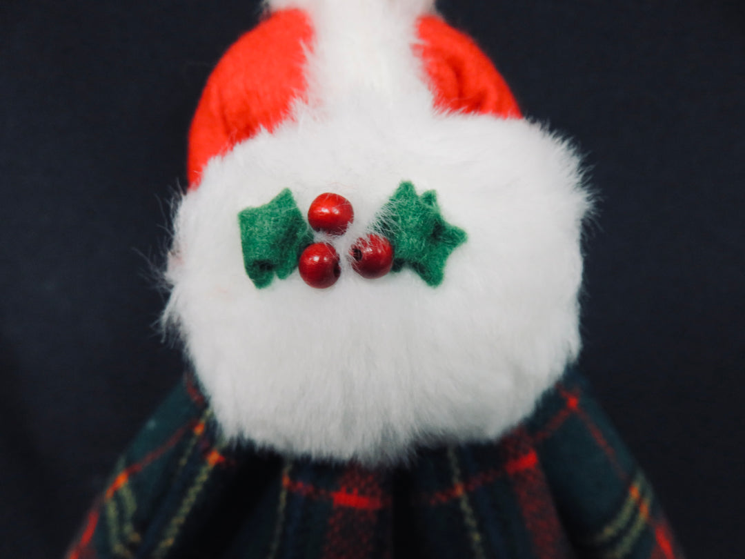 Simpich Christmas Caroler