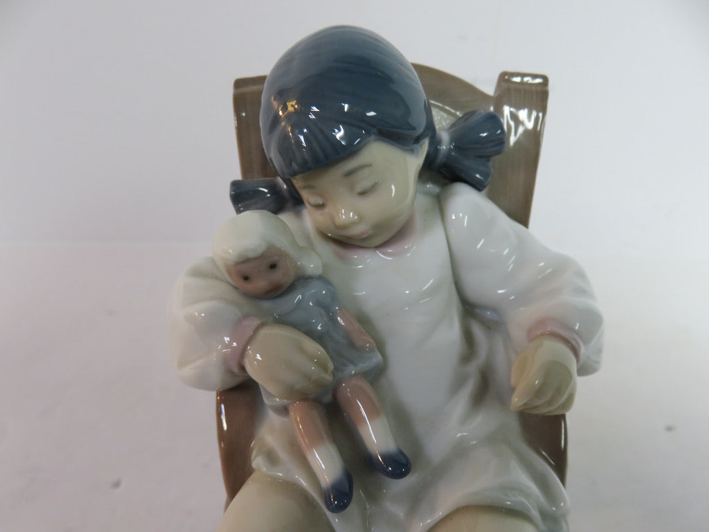 Lladró Nap Time Figurine