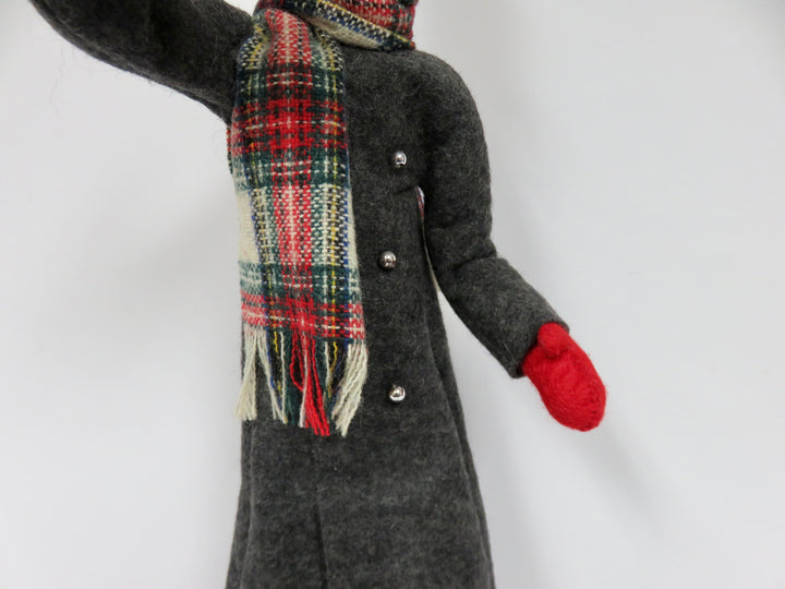 Simpich Christmas Caroler