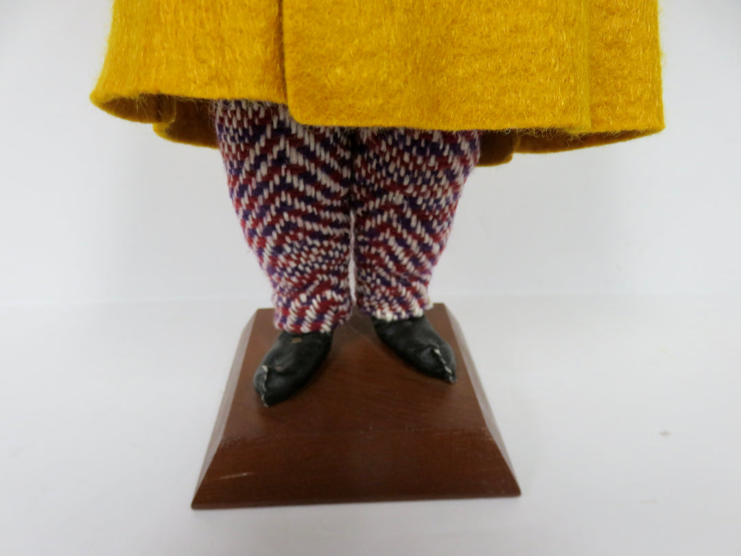 Simpich Christmas Caroler