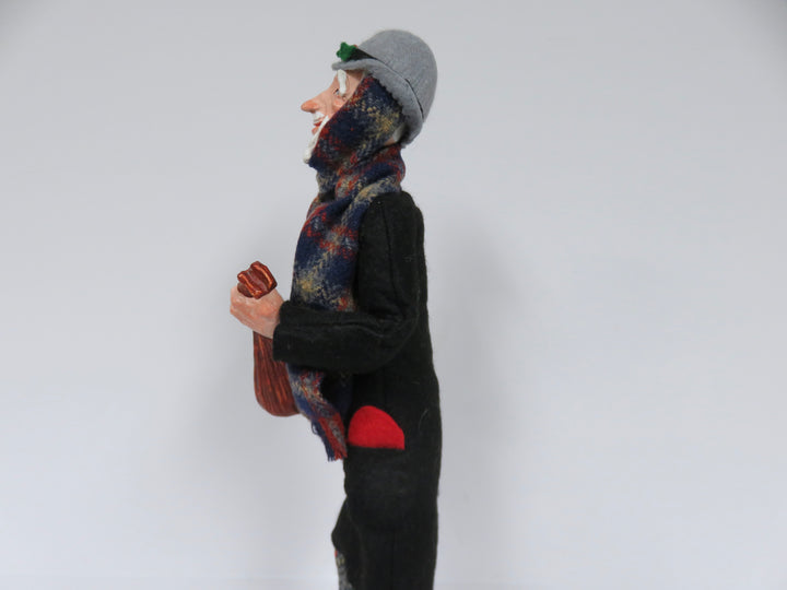 Simpich Christmas Caroler