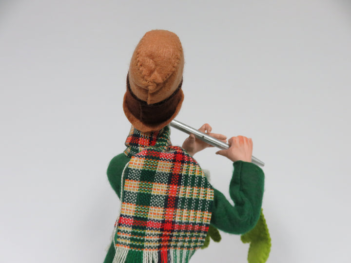 Simpich Christmas Caroler