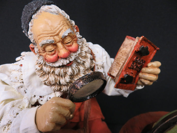 Clothtique "At the Globe" Santa