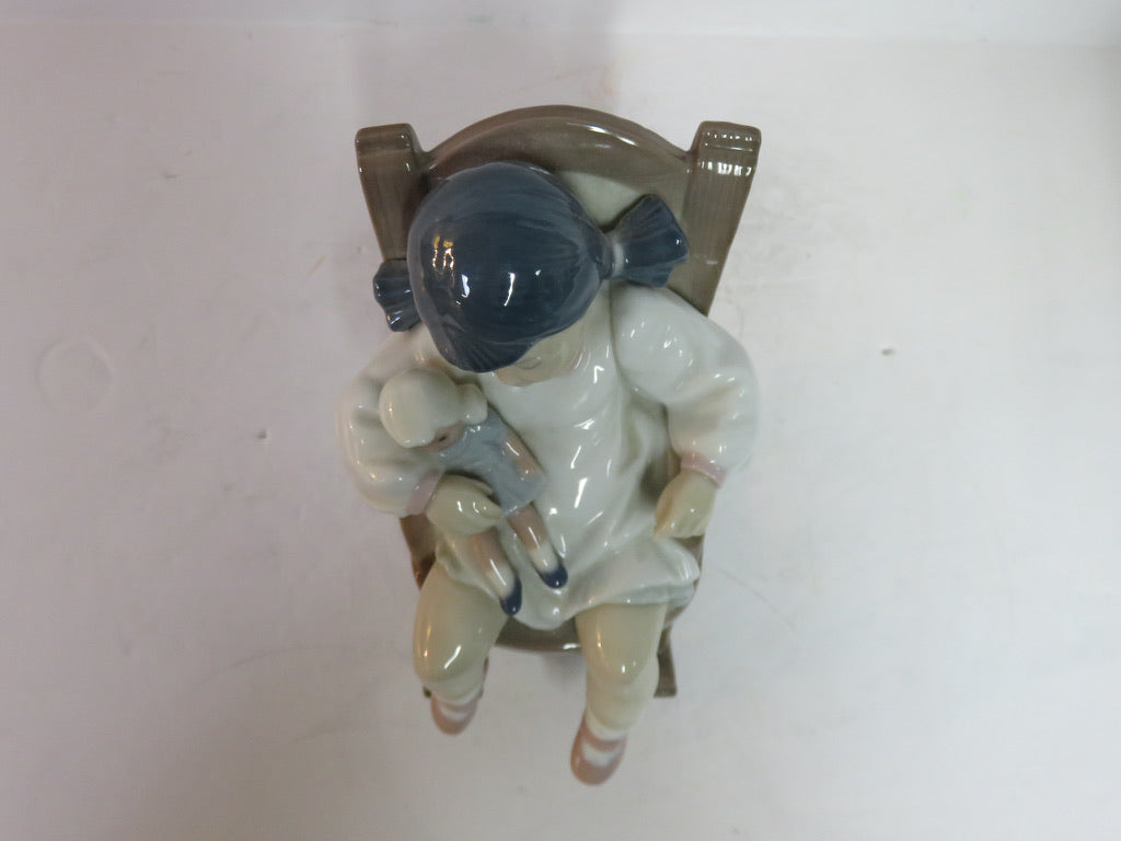 Lladró Nap Time Figurine