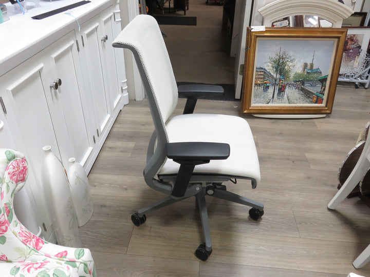 Steelcase Think V.2 Office Chair