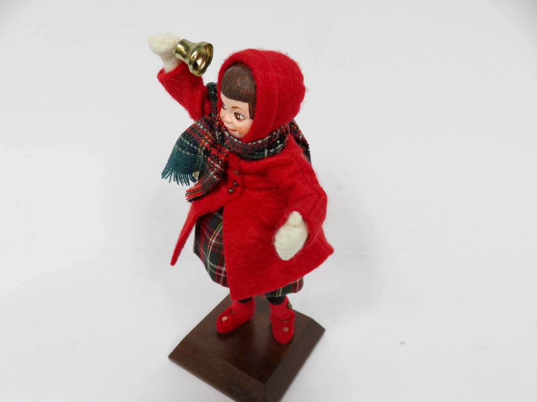 Simpich Christmas Caroler