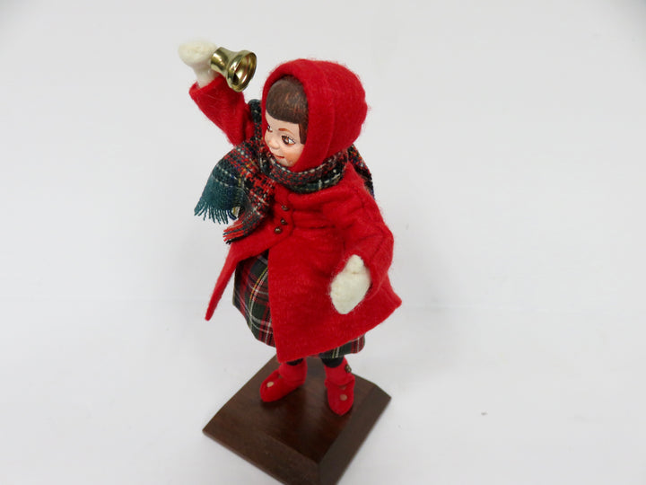 Simpich Christmas Caroler