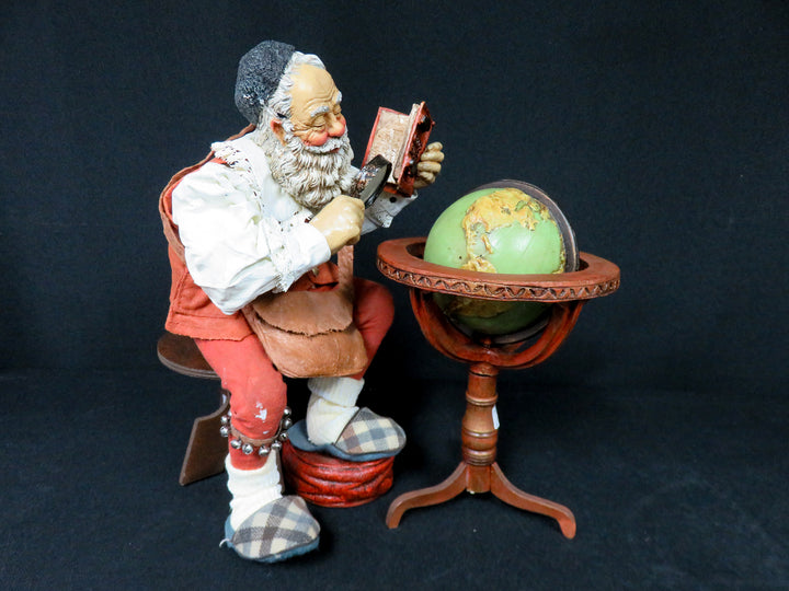 Clothtique "At the Globe" Santa