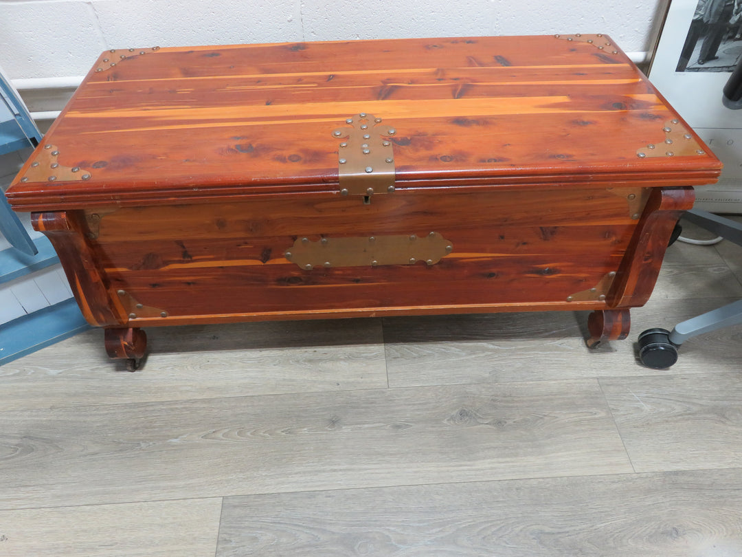 Red Cedar Lockable Chest
