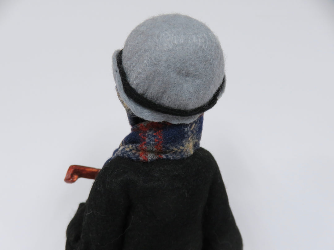 Simpich Christmas Caroler