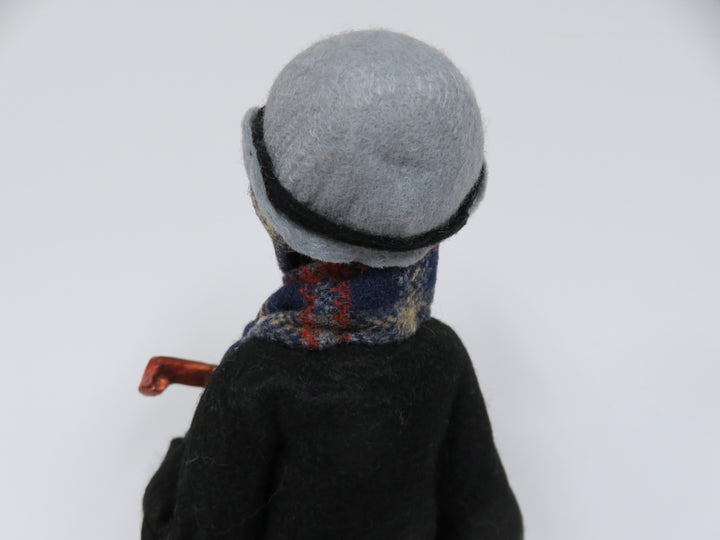Simpich Christmas Caroler