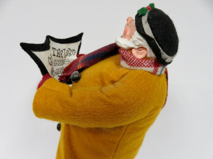 Simpich Christmas Caroler