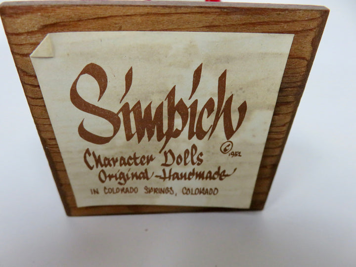 Simpich Christmas Caroler