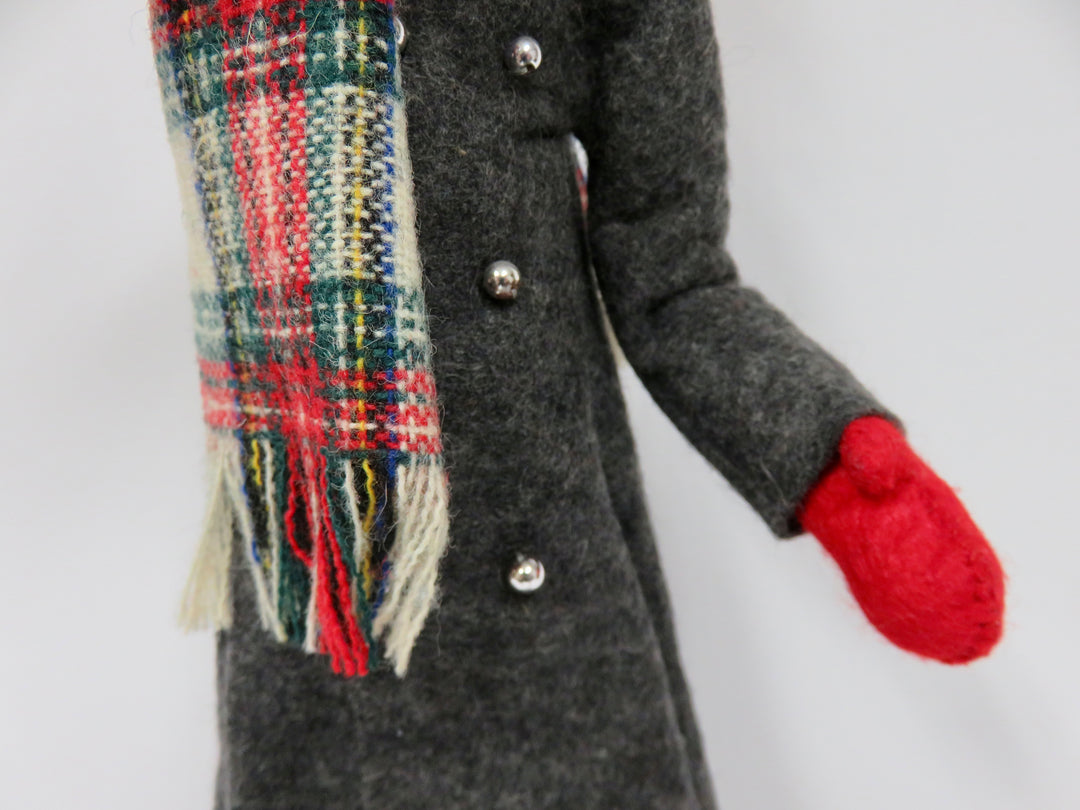 Simpich Christmas Caroler