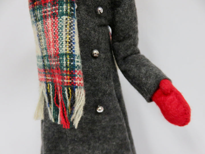 Simpich Christmas Caroler