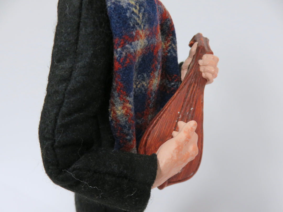 Simpich Christmas Caroler