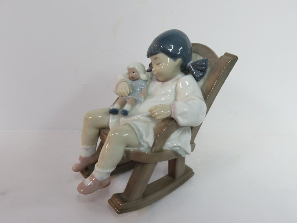 Lladró Nap Time Figurine