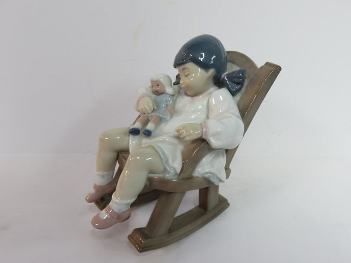Lladró Nap Time Figurine