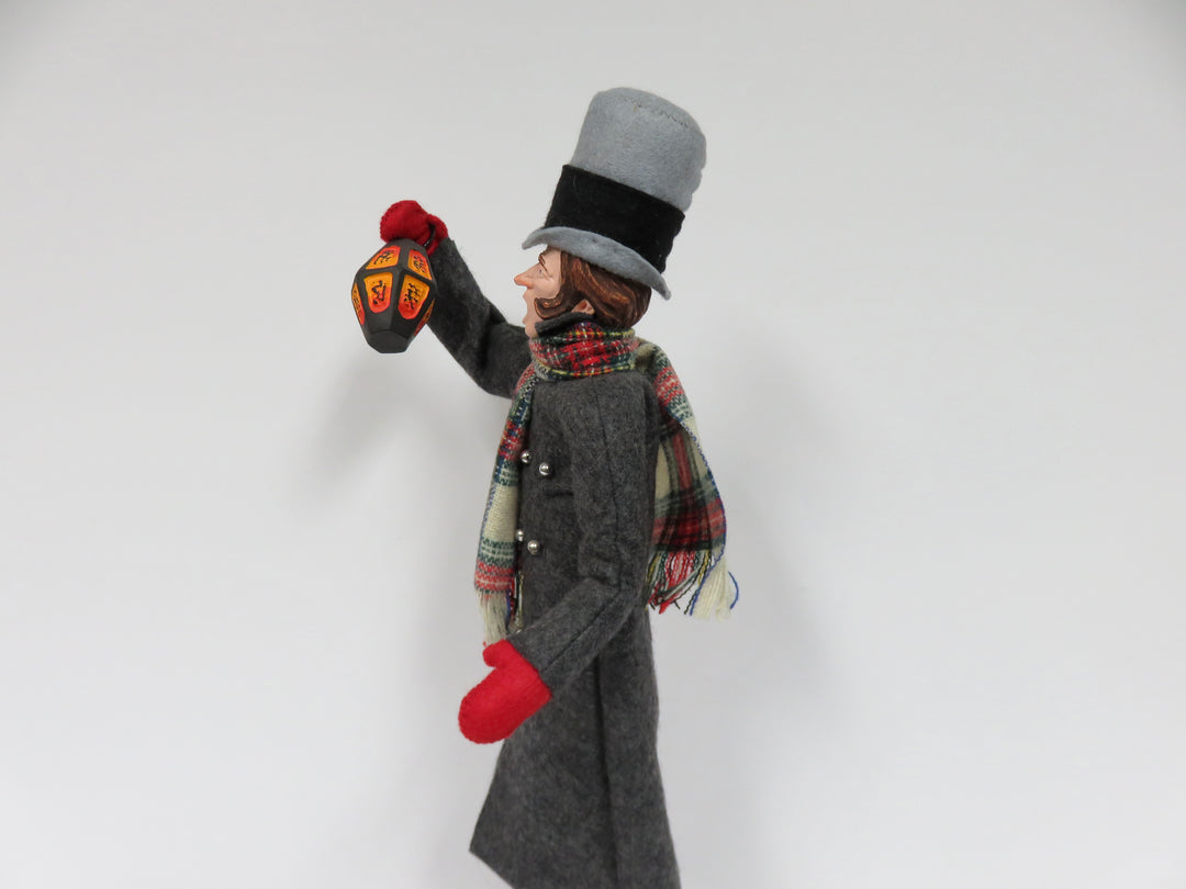 Simpich Christmas Caroler