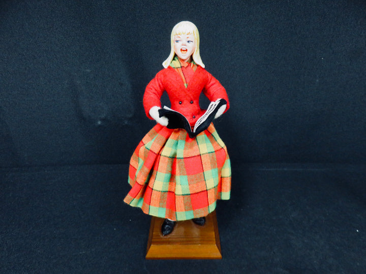 Simpich Christmas Caroler