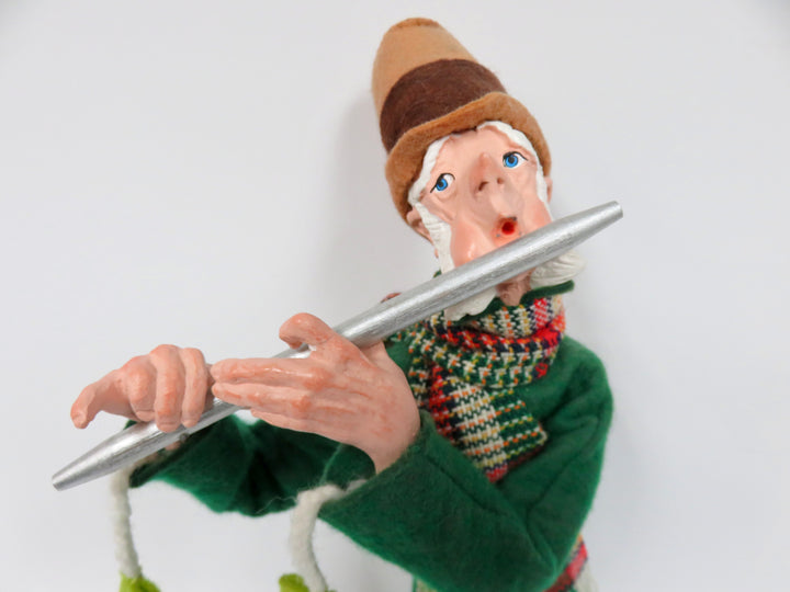 Simpich Christmas Caroler