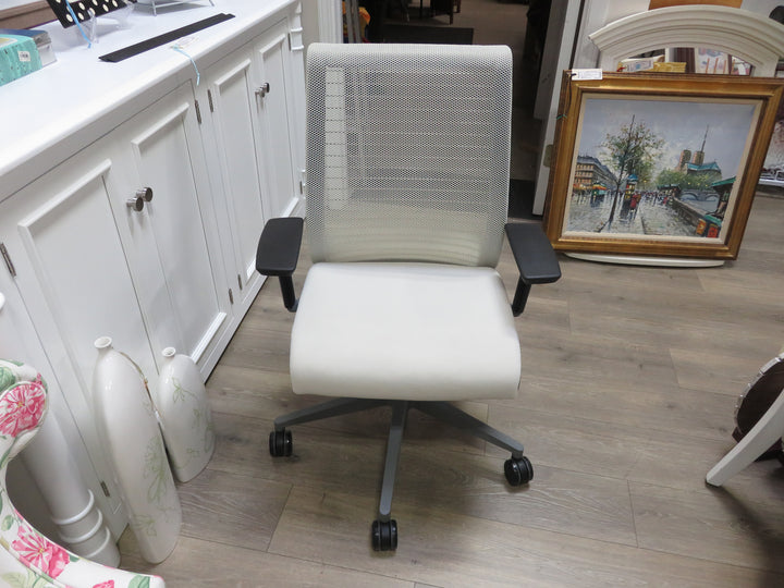 Steelcase Think V.2 Office Chair