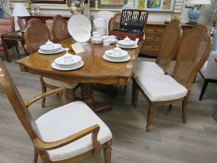 Thomasville Dining Table & Chairs