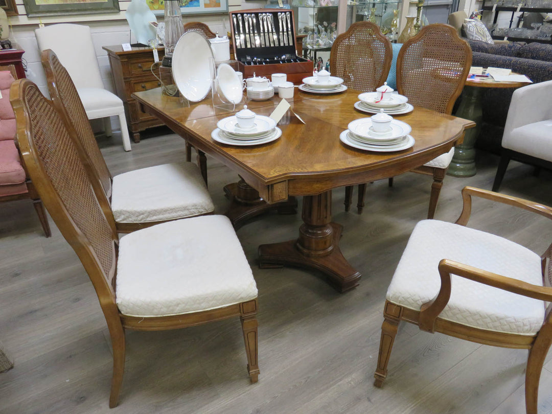Thomasville Dining Table & Chairs