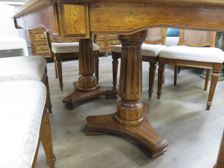 Thomasville Dining Table & Chairs