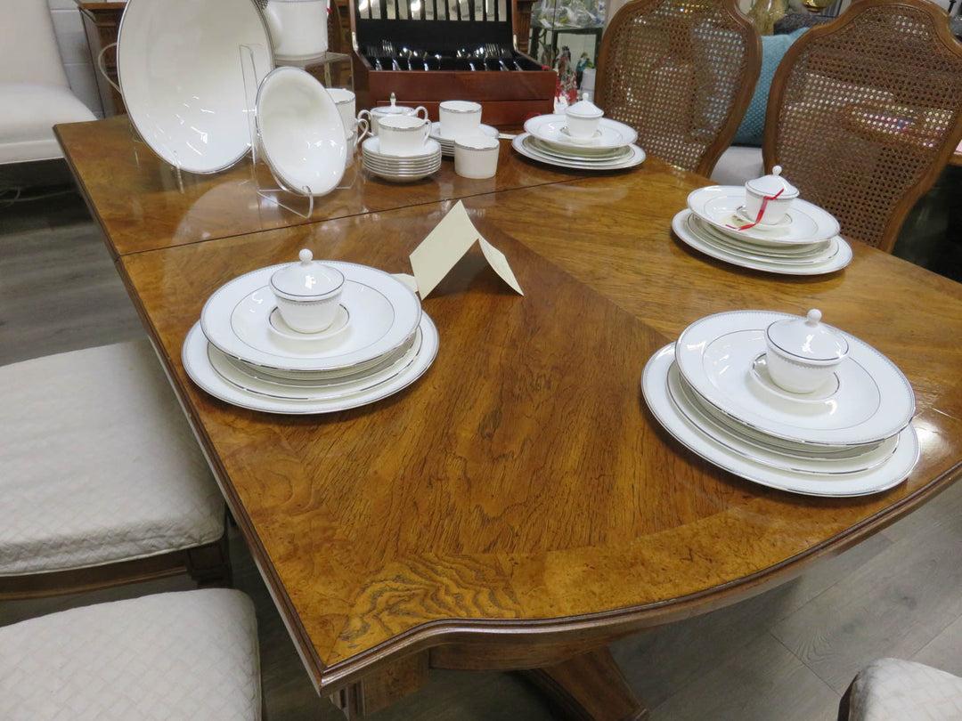 Thomasville Dining Table & Chairs