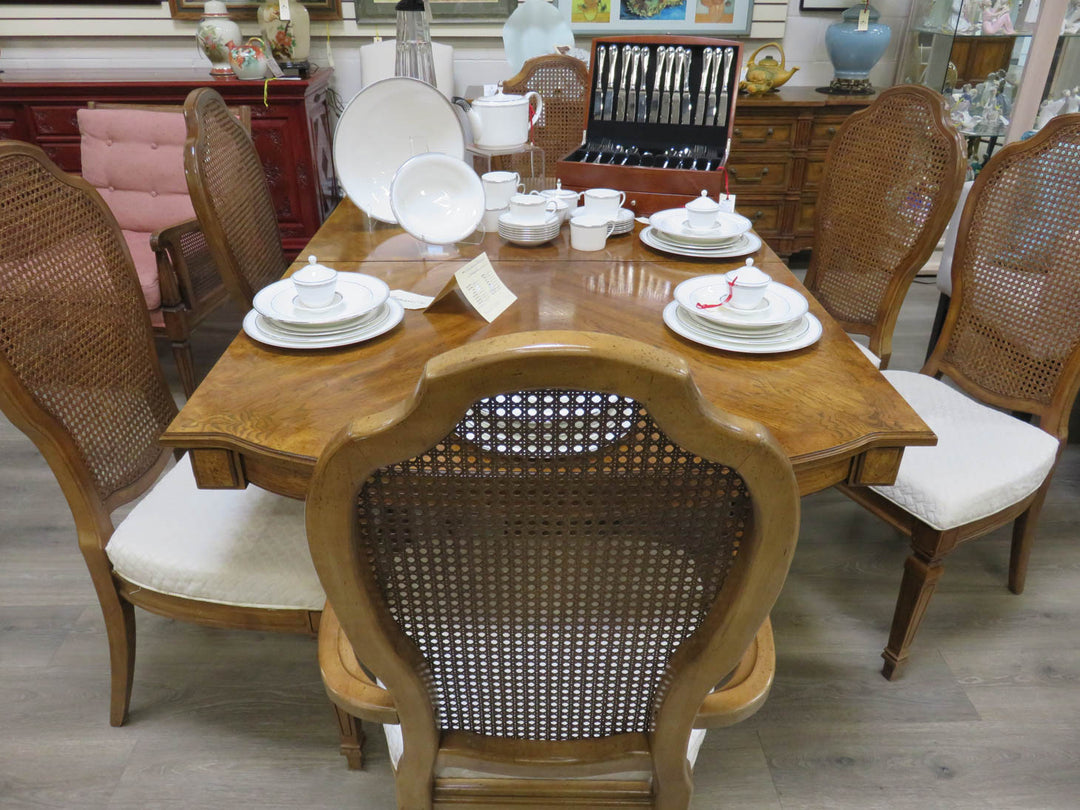 Thomasville Dining Table & Chairs