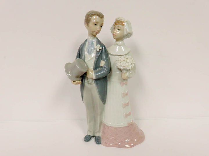 Lladro Bride and Groom Figurine