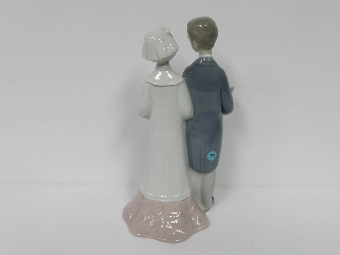 Lladro Bride and Groom Figurine