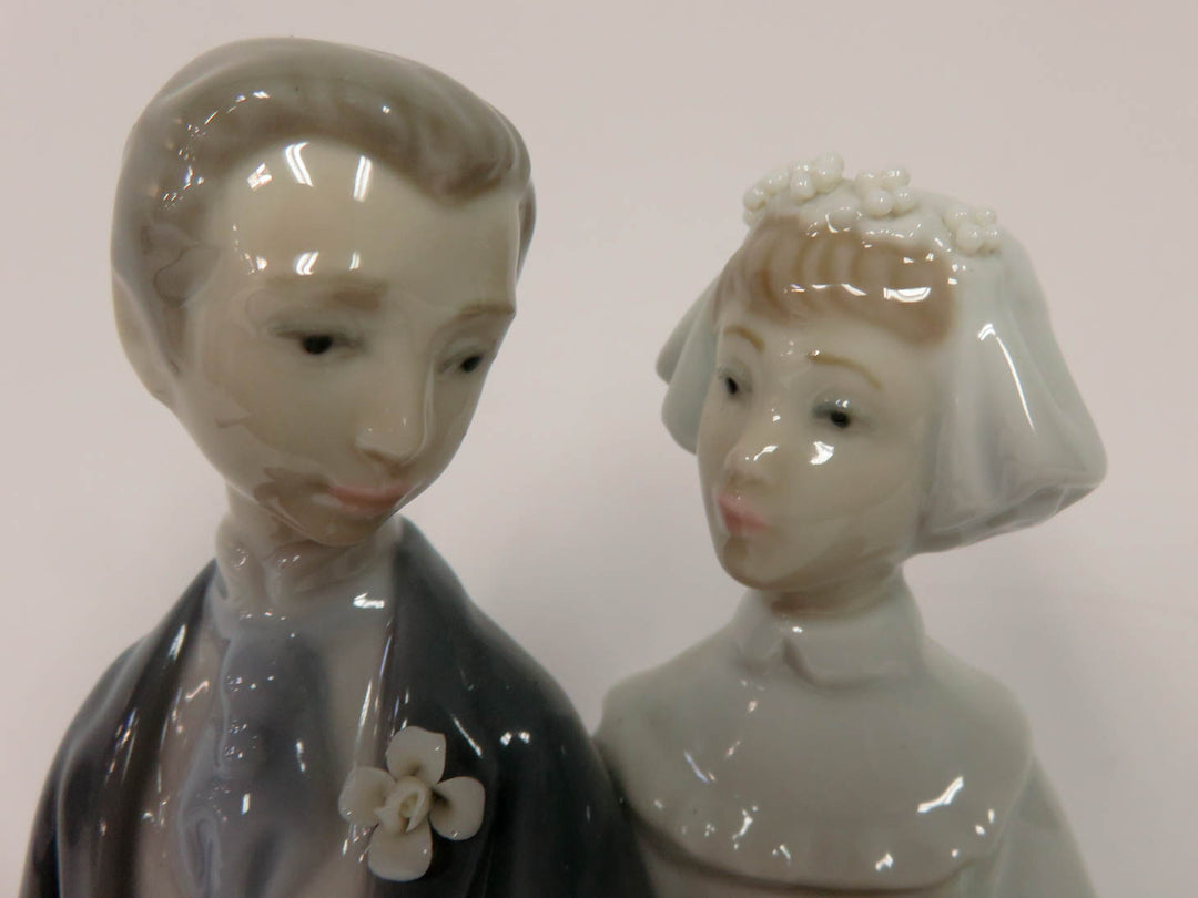 Lladro Bride and Groom Figurine
