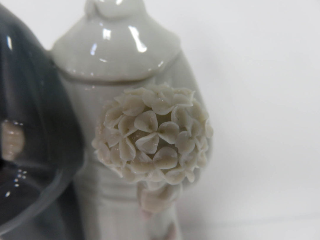 Lladro Bride and Groom Figurine
