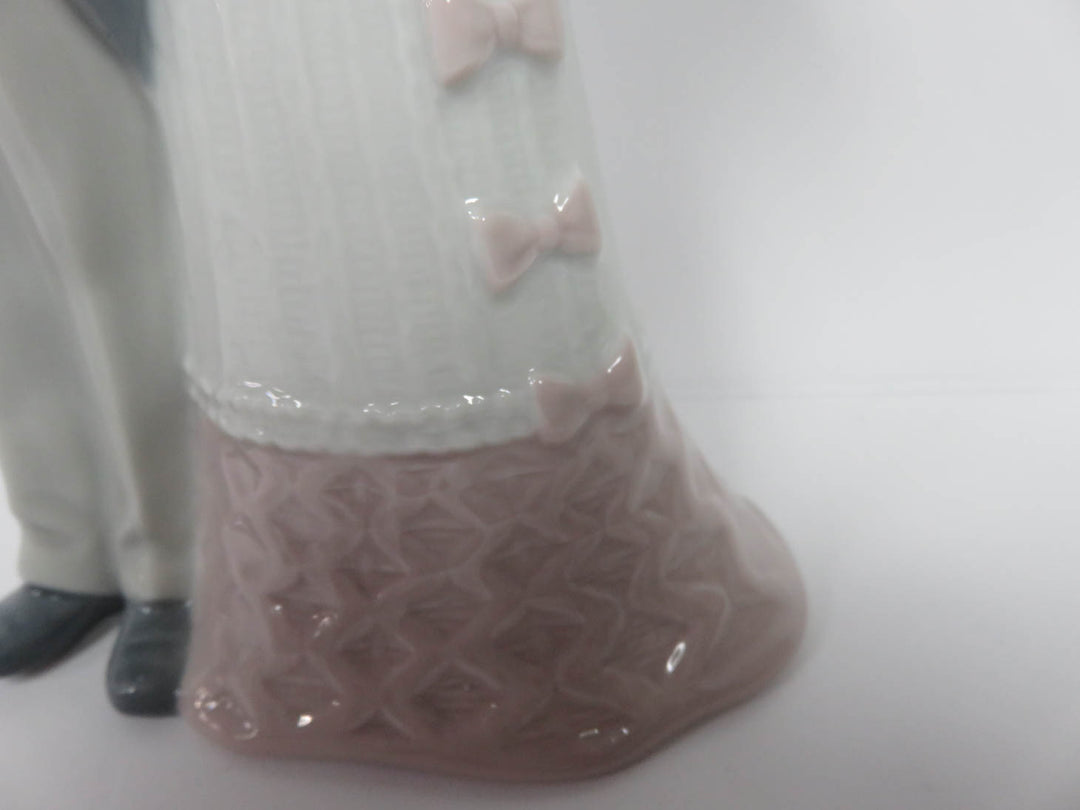 Lladro Bride and Groom Figurine