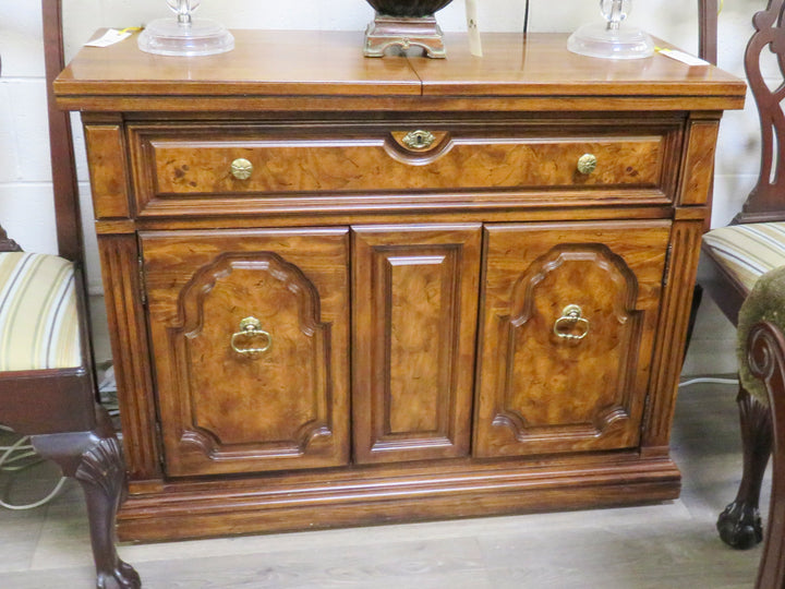 Huntley by Thomasville Server