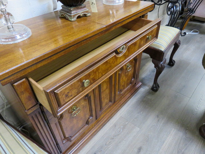 Huntley by Thomasville Server