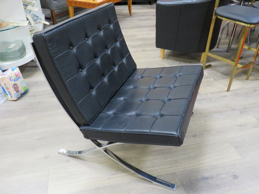 Vintage Black Leather Barcelona Chair