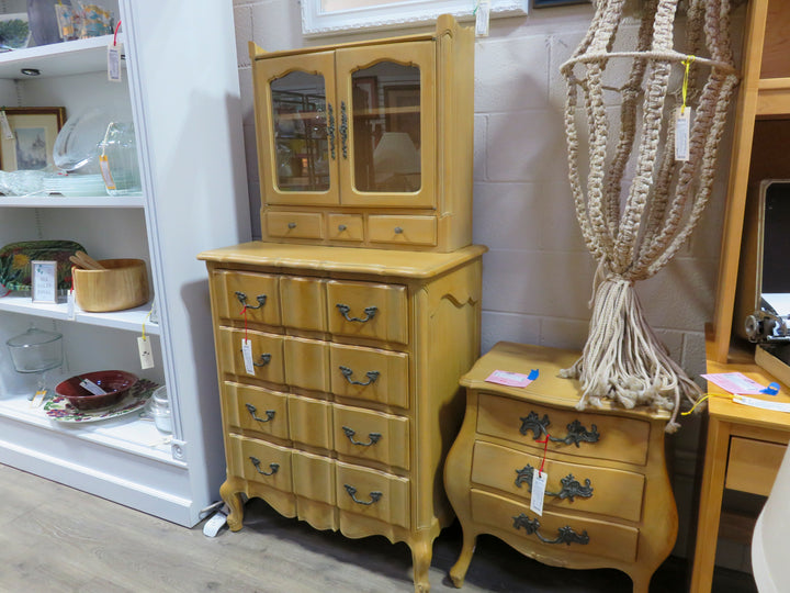 French Provincial Dresser With Hutch