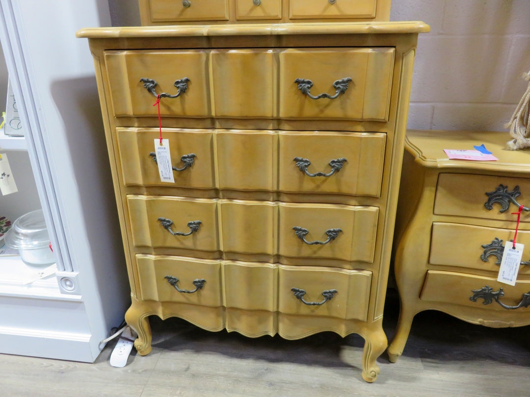 French Provincial Dresser With Hutch