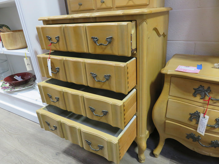 French Provincial Dresser With Hutch