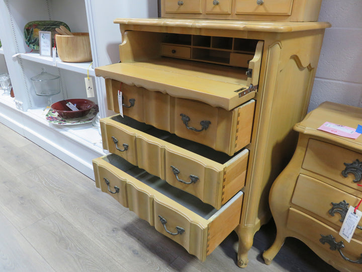 French Provincial Dresser With Hutch