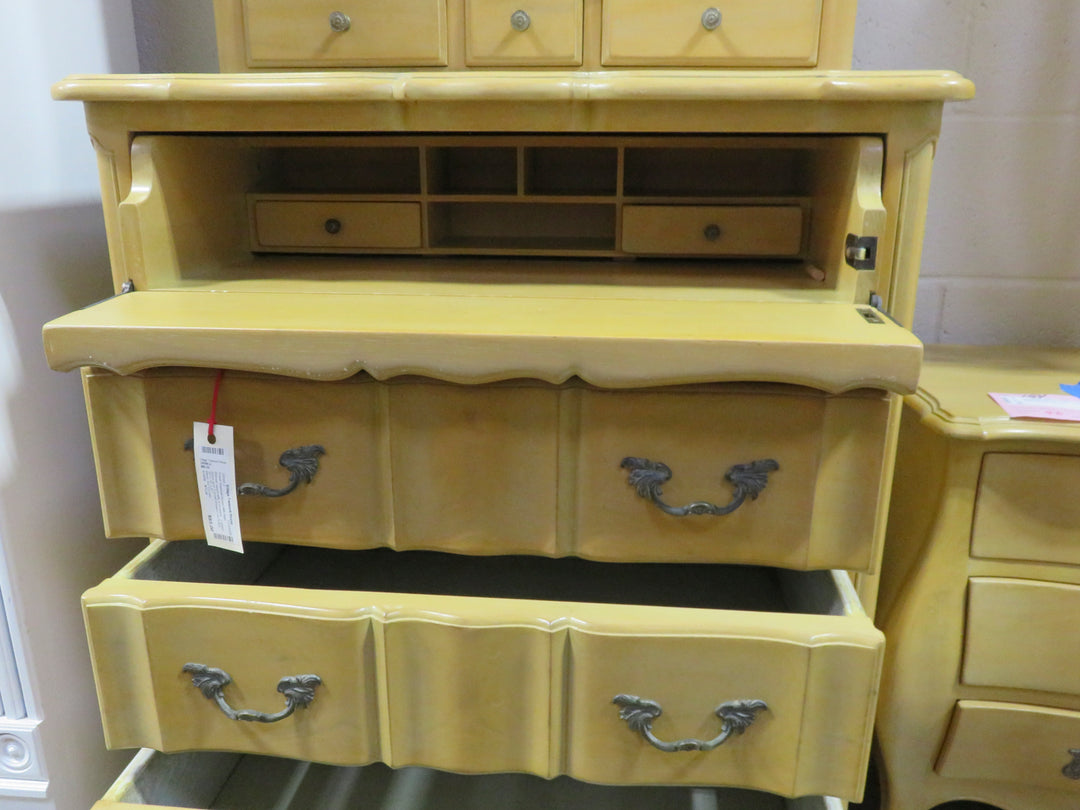 French Provincial Dresser With Hutch